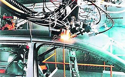 汽車(chē)車(chē)頂?shù)募す夂附? /> 
</p>
<p>
	<span style=