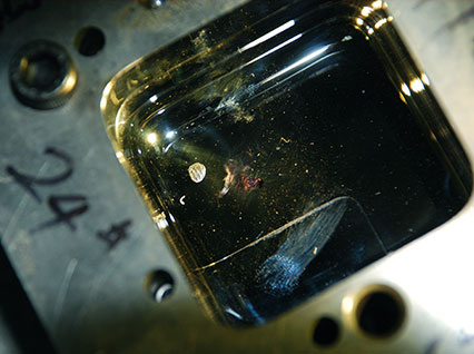 <a href='http://m.zpzm.com.cn/product/3.htm' class='text_a'>模具激光焊機</a>修復(fù)鏡面模具效果